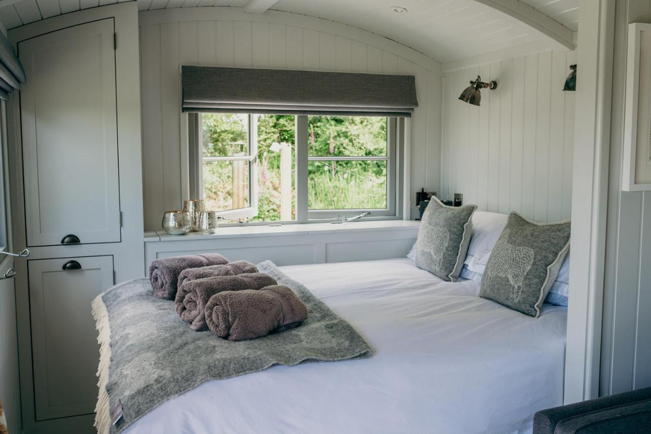 Blatchford Briar - Award Winning Private Shephards Huts With Their Own Secluded Hot Tubs Milton Abbot 外观 照片