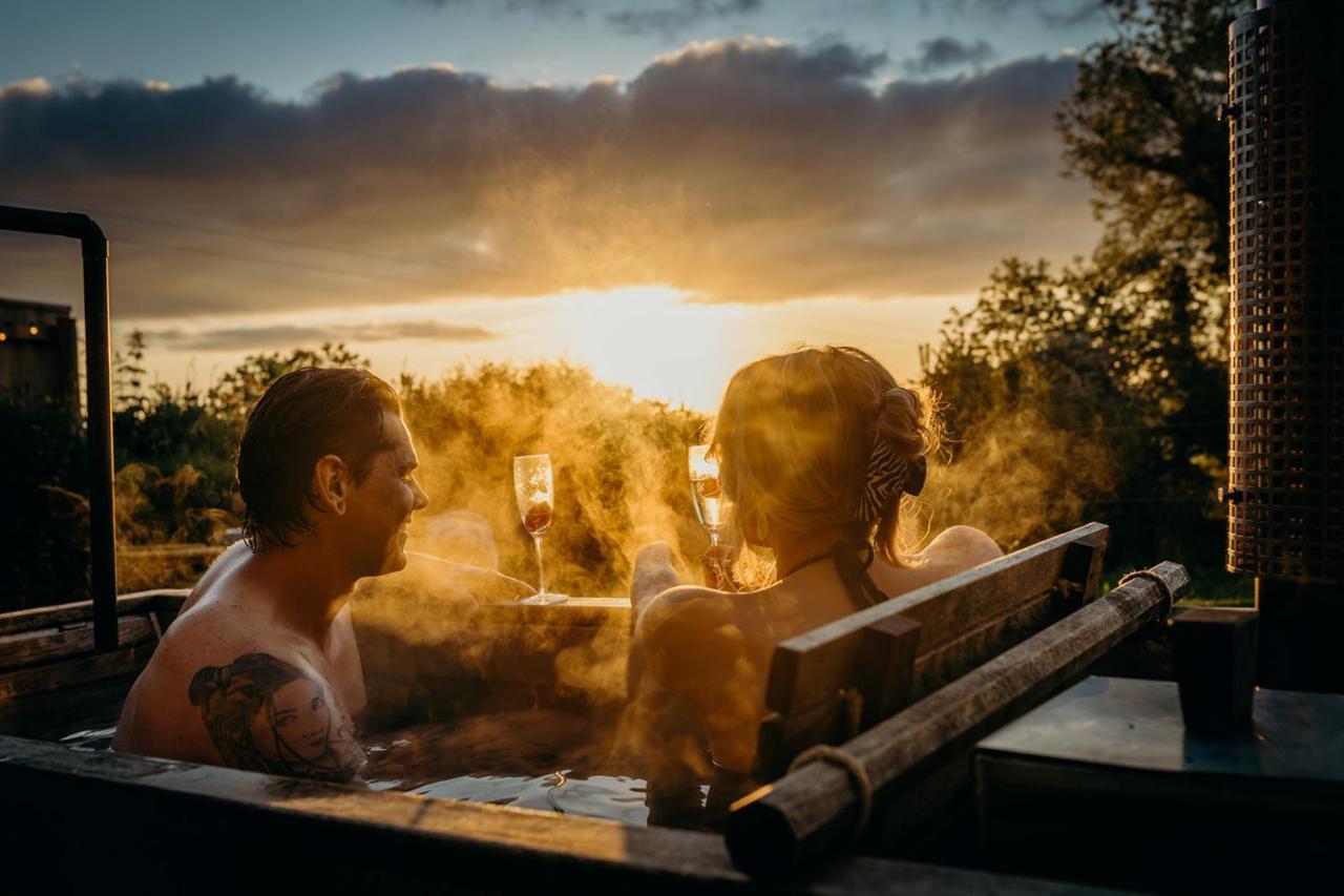 Blatchford Briar - Award Winning Private Shephards Huts With Their Own Secluded Hot Tubs Milton Abbot 外观 照片